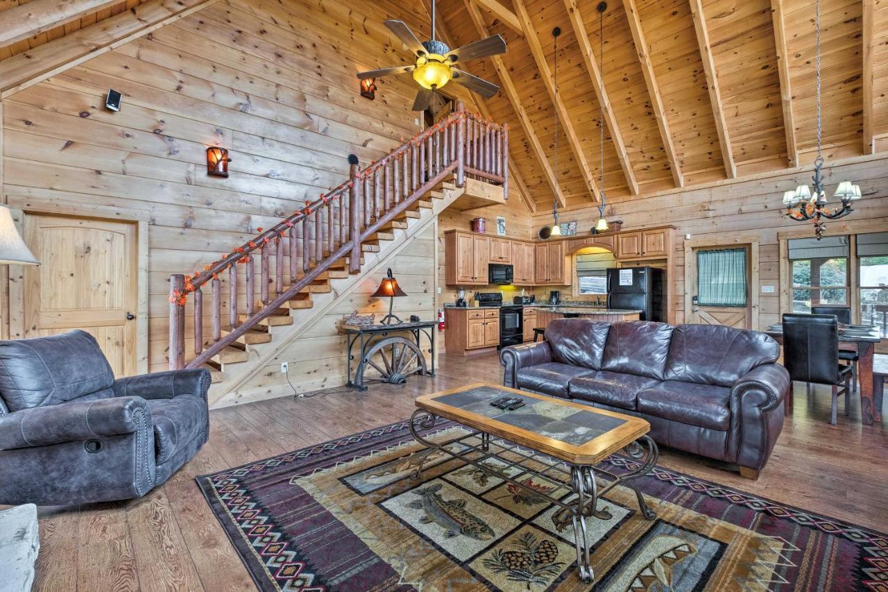 Pigeon Forge Cabin With Brand New Hot Tub And Views! Villa Sevierville Exteriör bild