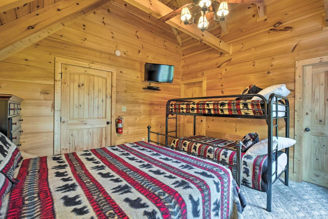 Pigeon Forge Cabin With Brand New Hot Tub And Views! Villa Sevierville Exteriör bild